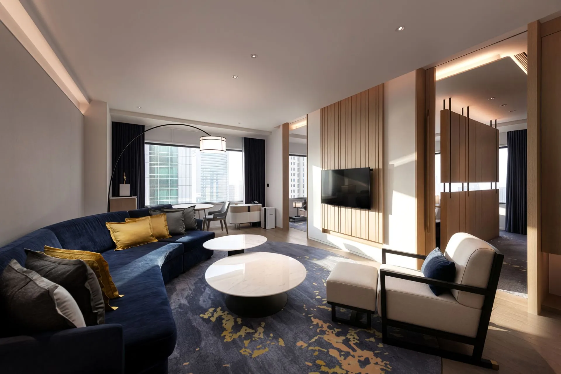 Junior Corner King Suite